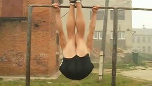 Sportgrade.ru ПОДНЯТИЕ РОВНЫХ НОГ В ВИСЕ НА ТУРНИКЕ 3 ПОВТОРА