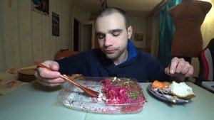 МУКБАНГ СЕЛЕДКА ПОД ШУБОЙ / КУРИЦА ЖАРЕНАЯ / EATING СОЛЕНИЯ / ХЛЕБ / ОБЖОР / Mukbang АСМР ASMR