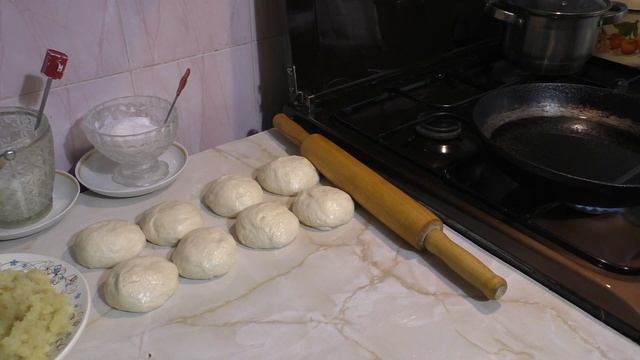 Деревенские лапти. Лапти - пирожки с начинкой, очень вкусно! смотреть онлайн