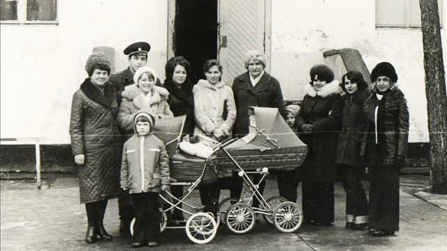 ВИА "Офицеры запаса" Саратов ЖЕНА ОФИЦЕРА А.Рощупкин, В. Кодочигов смотреть онлайн