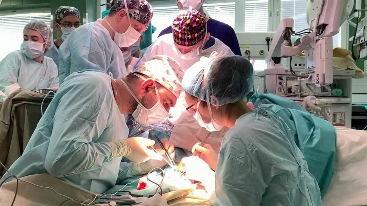 В институте Склифосовского нейрохирурги провели операцию, которая возвращает к полноценной жизни ...