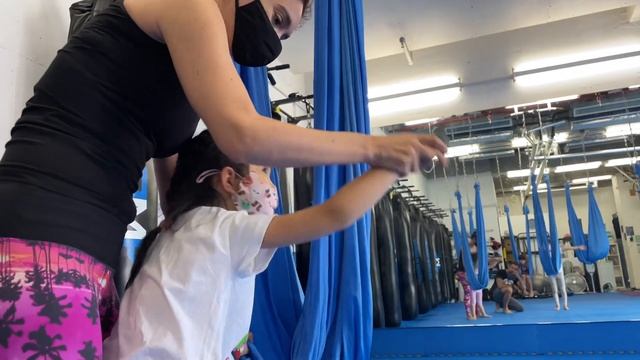 Aerial Yoga for Kids 7 5 22 смотреть онлайн