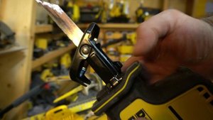Обзор модельного ряда аккумуляторных сабельных пил DEWALT начала 2021 г.. Распаковка DCS312, DCS369