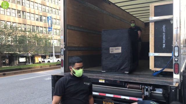 TC on the Town: a Taylor Creative furniture pickup смотреть онлайн