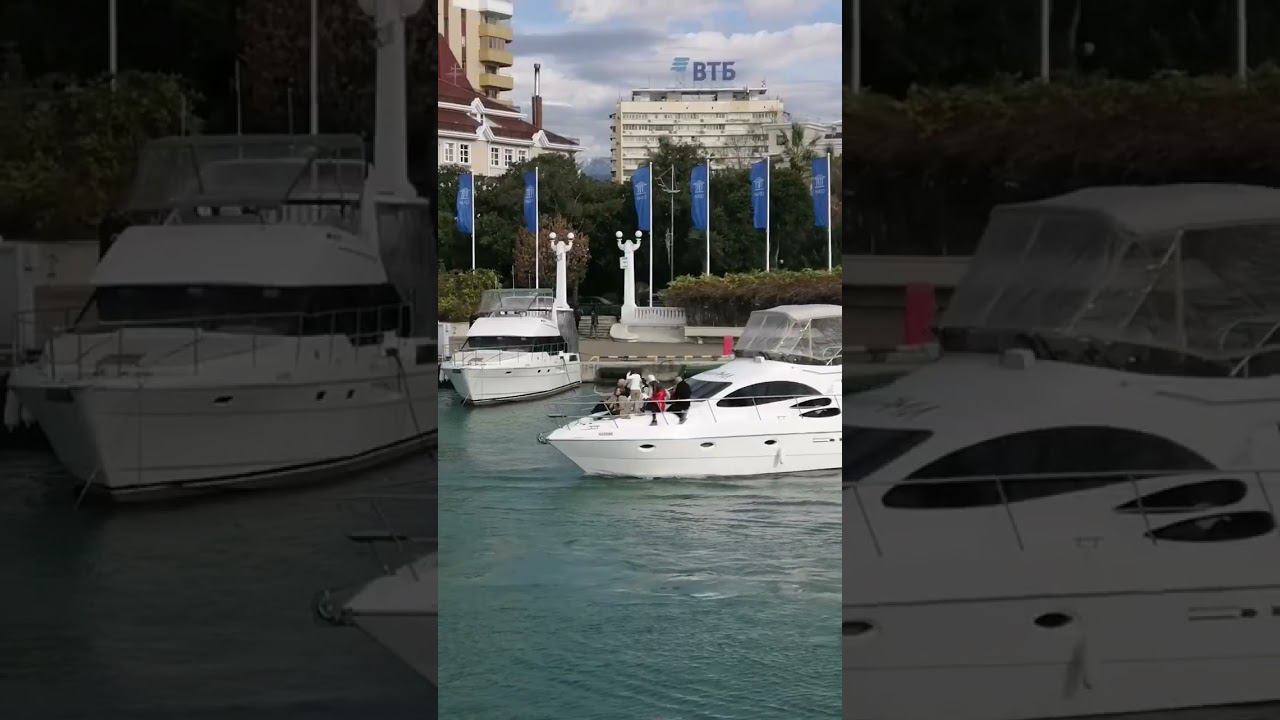 Прогулка на теплоходе Дагомыс зимой. Город Сочи. Морской вокзал.
