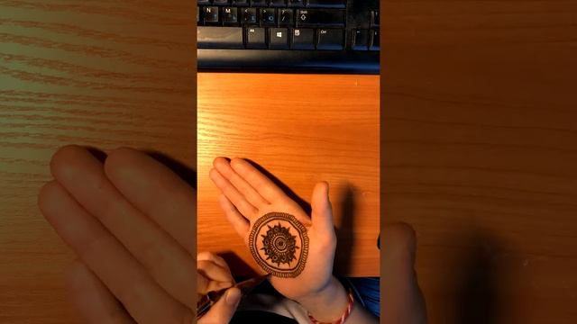 Мандала мехенди на ладони Mehendi mandala