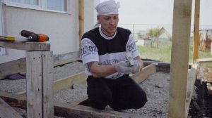 Видеоурок Руслан Наибулин, как забивать гвоздь молотком!