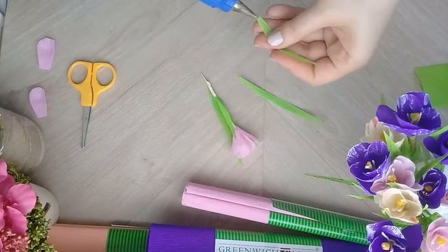 ВЕСЕННЯЯ композиция в кофейном стаканчике / крокусы из бумаги / DIY Yuli at home смотреть онлайн