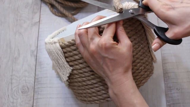 Кашпо в скандинавском стиле из старого ведра. Шикарный цветочный горшок из пластикового ведра.