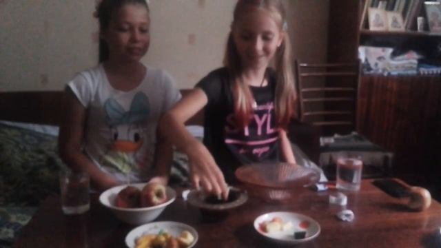 Фондю челендж. Пробуем подмдор и сырую картошку ЖЕСТЬ!!! смотреть онлайн