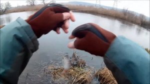 Микроджиг по холодной воде. Хитрый окунь на реке.