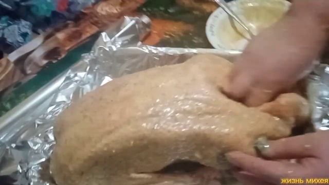 ПРИГОТОВИЛИ ВКУСНОГО ГУСЯ / ЗАПЕКЛИ В ДУХОВКЕ С ЯБЛОКАМИ / НАСМЕЯЛИСЬ ОТ ДУШИ / ЖИЗНЬ МИХЕЯ / VLOG.