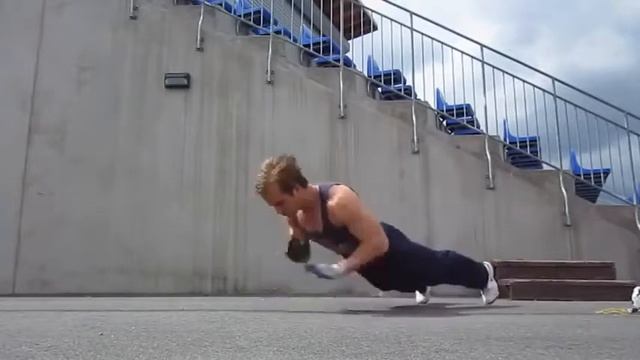 А ты знал что можно отжиматься 10 разными способами? смотреть онлайн