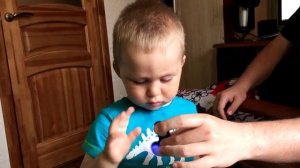 РЕБЁНОК КРУТИТ СПИННЕР