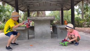 Unboxing Robo Alive Dino Wars @ZuruToys #roboalive #dinowars