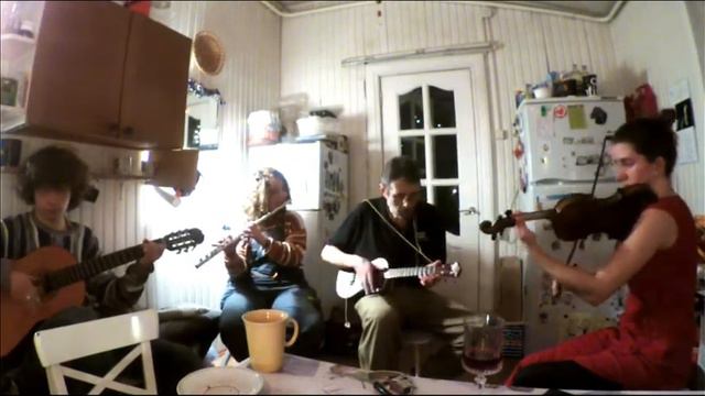 "Галя гуляй!" [#socialdistancing не забывай!] :-) (Среднерусская возвышенность) смотреть онлайн