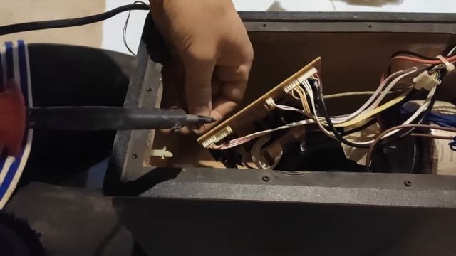 Делаем Bluetooth колонку из старой аудиосистемы! смотреть онлайн