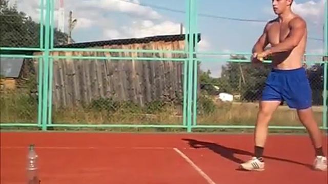 Трюк с нунчаку и бутылкой