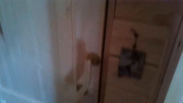 Видео: Как закрыть и открыть деревянную дверь? смотреть онлайн