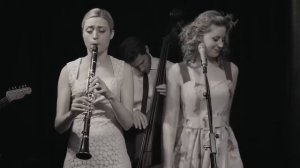 Tu Vuo' Fa' L'Americano Hetty & the Jazzato Band