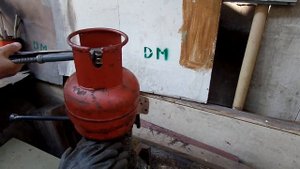 Мое приспособление для откручивания кранов с маленьких газовых баллонов в дачной мастерской