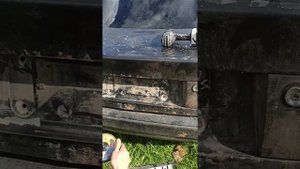 открыть багажник в Ауди 100)))