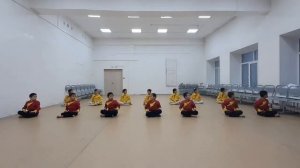 Тувинский детский танец "Хурээде чудукчулер"