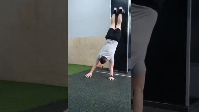 Кондратьев Алексей, ЧК ТФ Люберцы, прогулка по стене 10 повторений смотреть онлайн