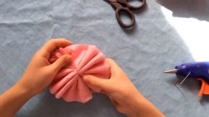 Как сделать цветы из САЛФЕТОК. /How to make paper flowers. (Эмилия) Из пластиковых трубочек.
