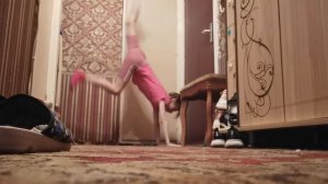 Как научиться делать перекидку вперёд первое движение