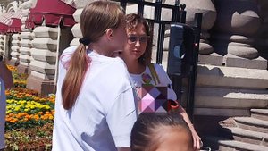 Жена Олега Меньшикова показала свою ближайшую родственницу-подростка