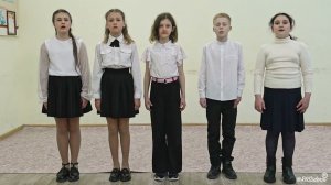 "Треугольники писем солдатских" - ансамбль младшей группы хоровой студии Бриз