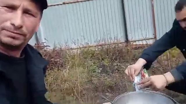 1. после работы готовим плов в казане на природе! смотреть онлайн