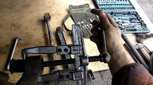 Выпрессовка сайленблока из кулака задней подвески Hyundai Tucson JM