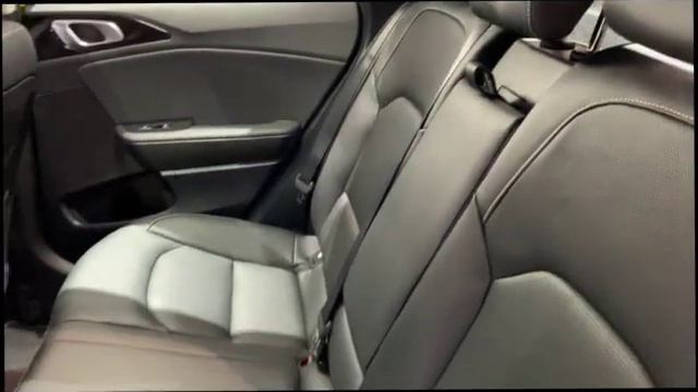 Mercedes Benz GLB vs Kia XCeed смотреть онлайн