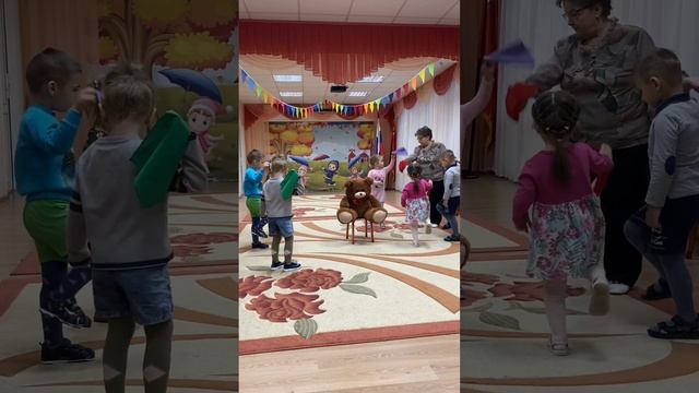 Поздравление С Днем матери от 2 младшей группы "Капельки" смотреть онлайн