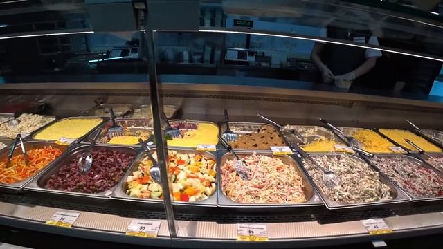 Гастроном Михайловский в Астрахани 4 марта 2022 год.