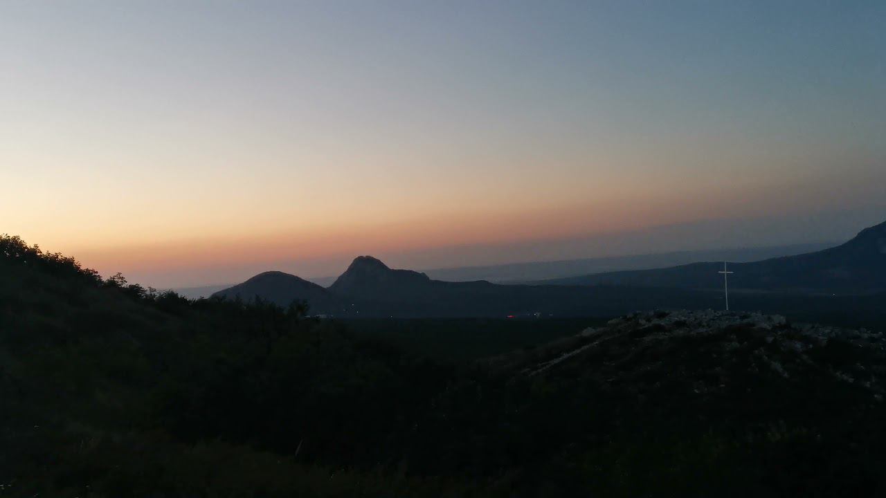 Вечер, горы, луна, мотоцикл, - что ещё надо? смотреть онлайн