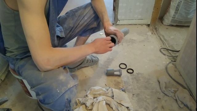 Стыковка канализационных труб. Стопроцентный вариант отсутствия течи. смотреть онлайн