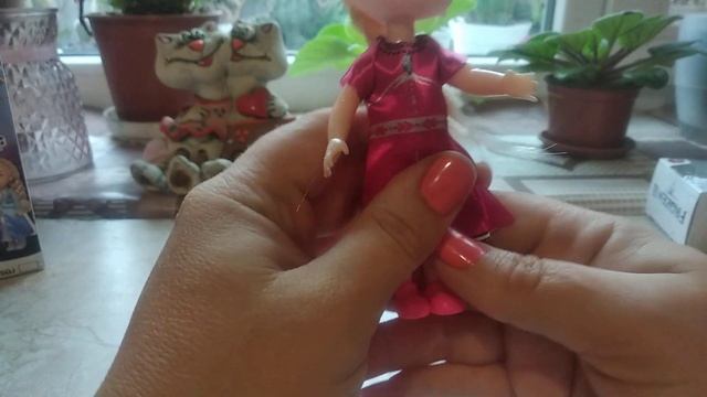 Куклы из мультика "Холодное сердце 2" Эльза и Анна по 99 рублей. Находка на местном рынке. смотреть онлайн