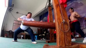 - Удар по яйцам (древний китайский паховый кунг-фу)