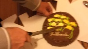 Как разрезать Киевский торт
