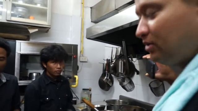 Готовим Том Ям тайский острый суп смотреть онлайн