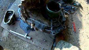показываю как на снятой коробке передач где какая скорость включается на мазде 626