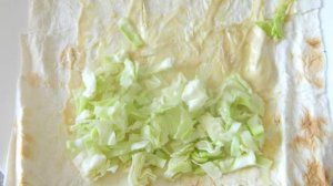Домашняя шаурма с курицей и корейской морковью в лаваше