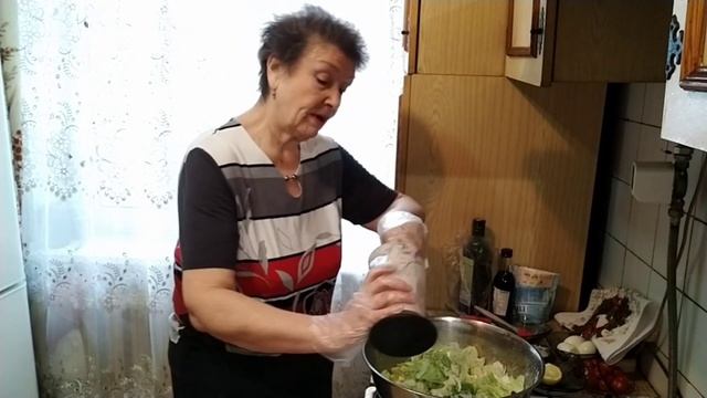 как приготовить салат ЦЕЗАРЬ С КУРИЦЕЙ И СУХАРИКаМИ БЫСТРО ВКУСНО РЕЦЕПТ РЕСТОРАНА