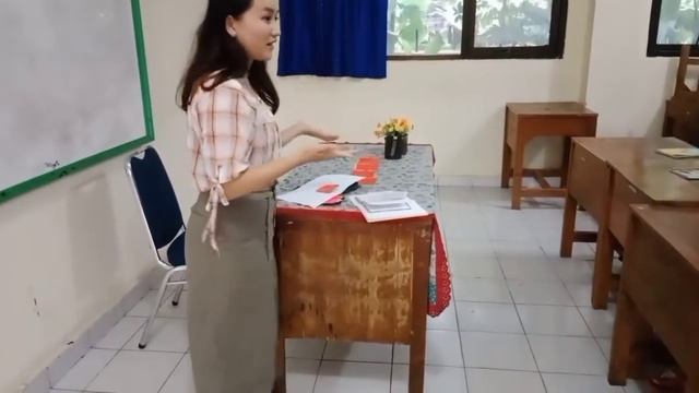 Teaching Simulation (COLORS)-Stevia Yolanda 201812500230 смотреть онлайн