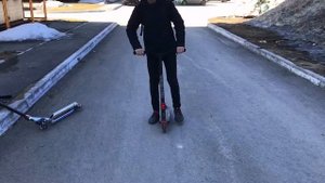 БАЗОВЫЕ ТРЮКИ НА ТРЮКОВОМ САМОКАТЕ//black scooters//