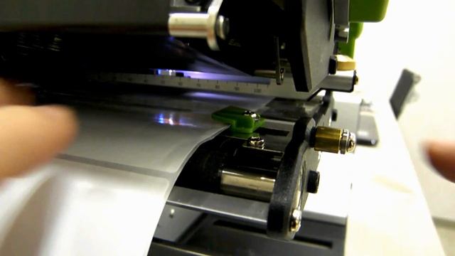 TSC MX240P/340P/640P: Loading the media