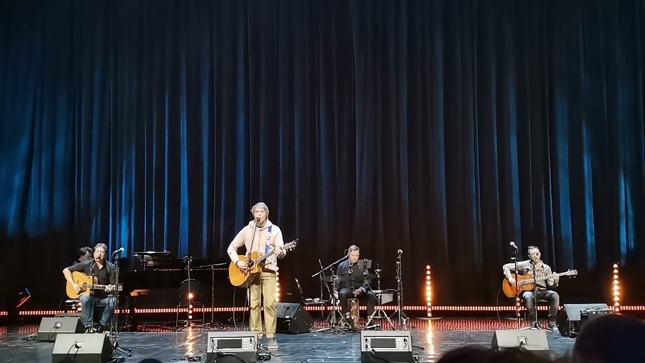 Алексей Хомчик и группа Ирония судьбы "Земляника" в киноклубе Эльдар 09.04.2022 смотреть онлайн